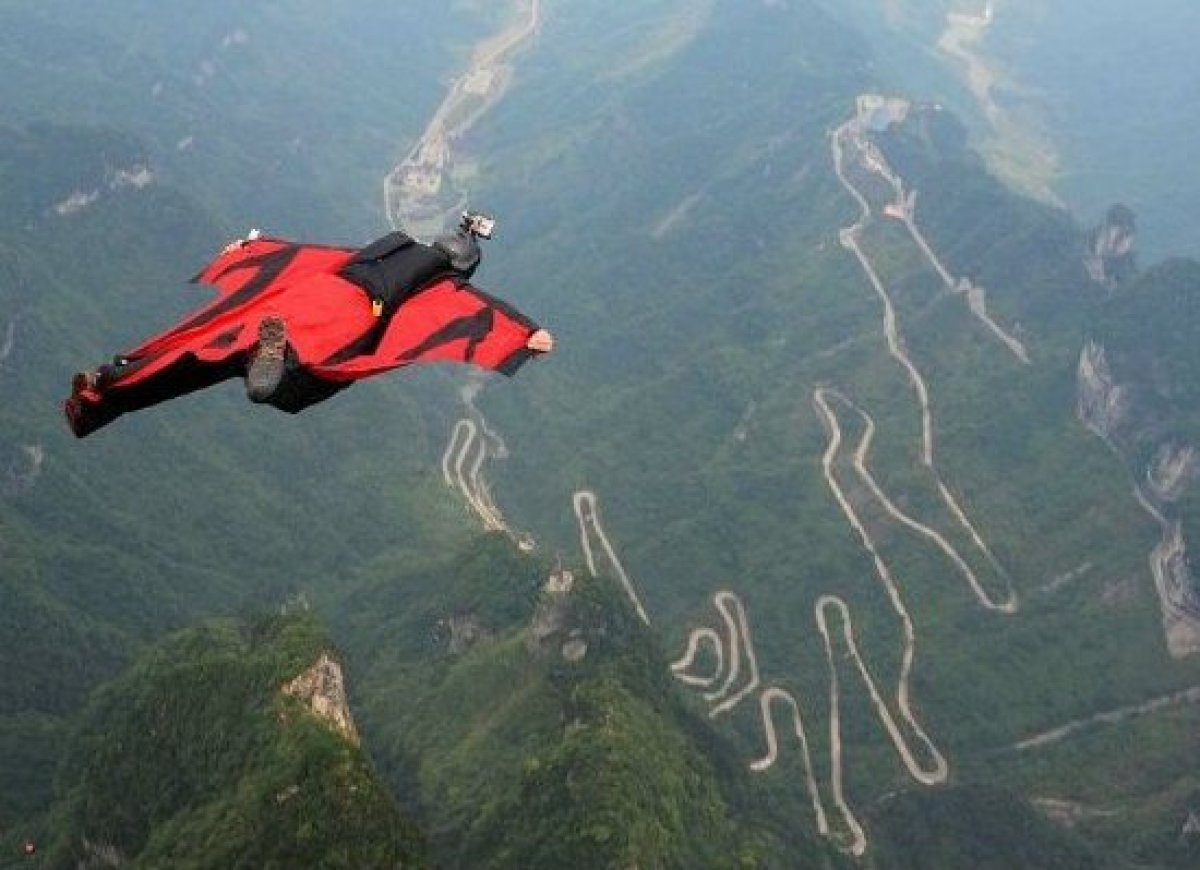 Espen Fadnes takes the world's top wingsuit pilots to a mountain none of them have ever flown before. The pilots decide to take on the challenge of finding the perfect line down steep faces and through tight gullies that can only be spotted from the helicopter.